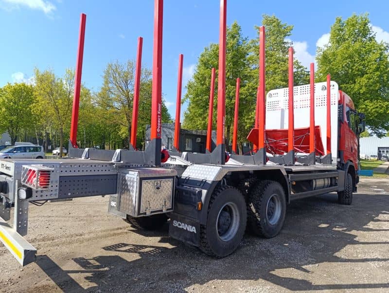 lesovoz-scania-s-620-b6x6hz-c-nadstrojkoj-sts-i-gidromanipuljatorom-kesla-2009-st-2.jpg
