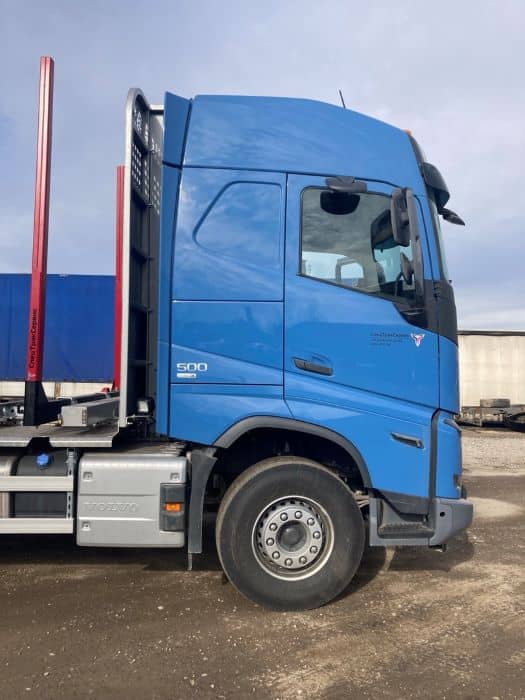 lesovoz-volvo-fh500-6h4-s-kmu-cranab-i-pricepom-12.jpg