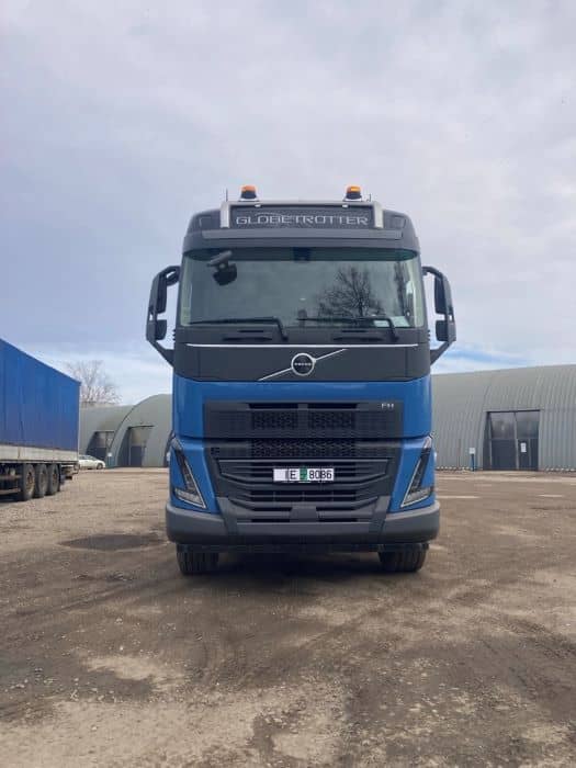 lesovoz-volvo-fh500-6h4-s-kmu-cranab-i-pricepom-13.jpg