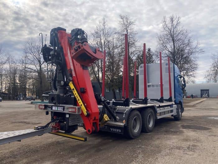 lesovoz-volvo-fh500-6h4-s-kmu-cranab-i-pricepom-16.jpg