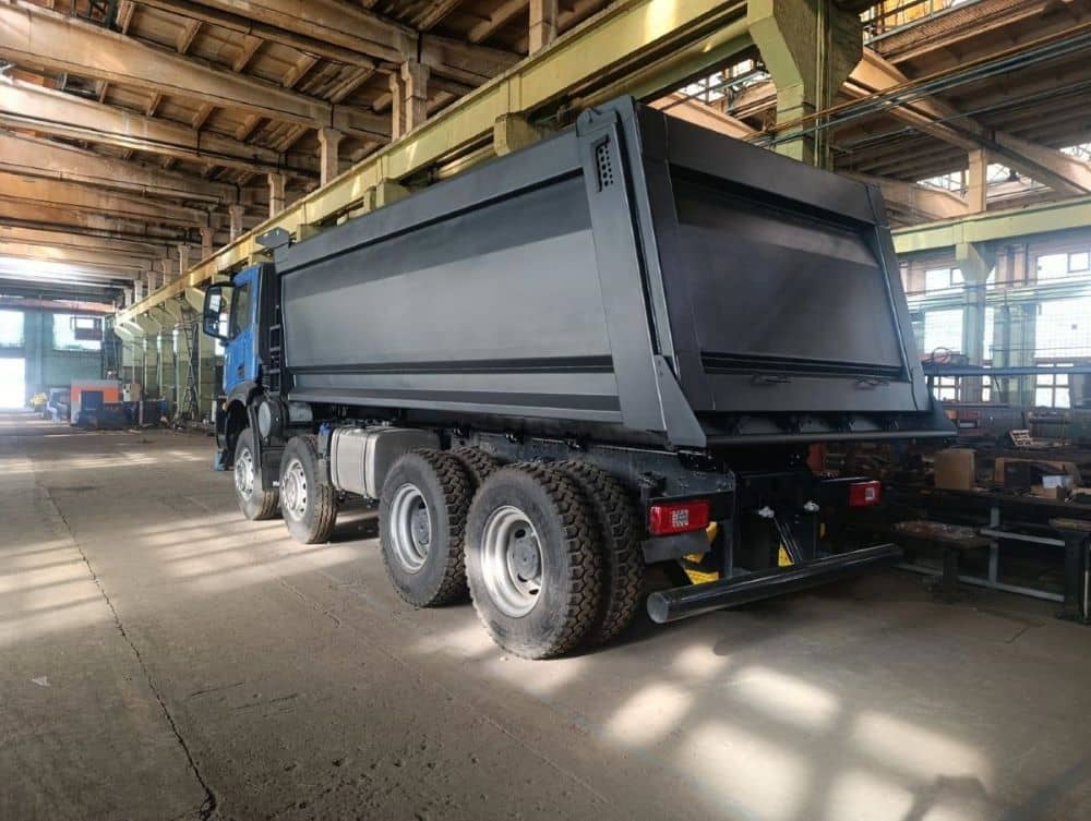 samosval-8h8-na-shassi-iveco-sv88-1.jpg