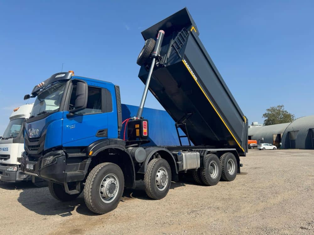 samosval-8h8-na-shassi-iveco-sv88-2-1.jpg